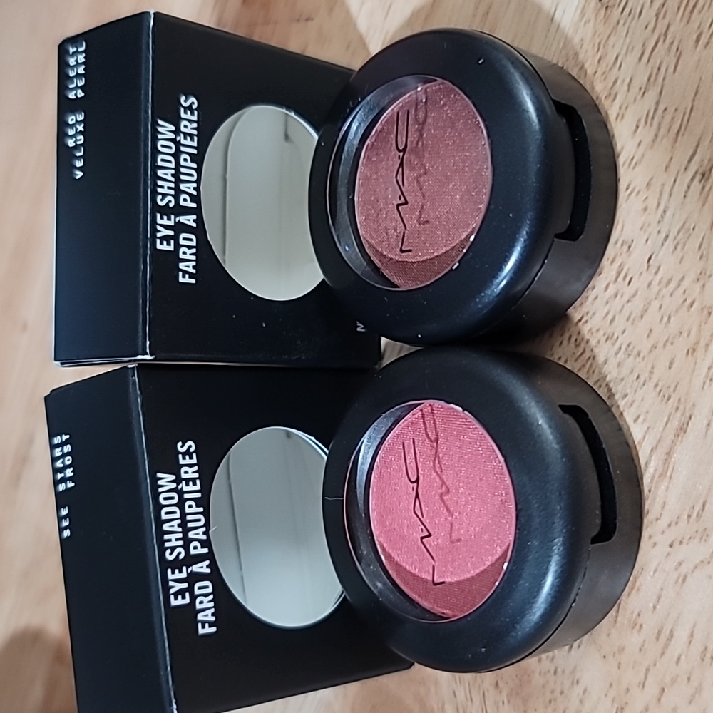 Mac eyeshadow & blush. See stars & Red alert. See me blush. Set of 3